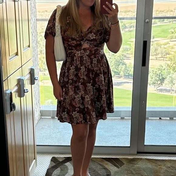 Angie Women's Twist Front Peekaboo Cutout Short Sleeve Dress - Picture 5 of 6